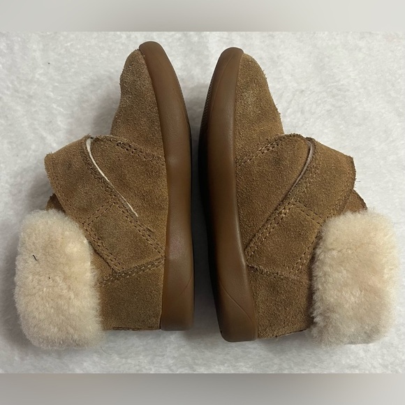 UGG Toddler 7 Nolen chestnut boot with sheep fur - Picture 4 of 7
